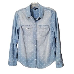 Tahari faded pearl snap long sleeve  denim jean shirt